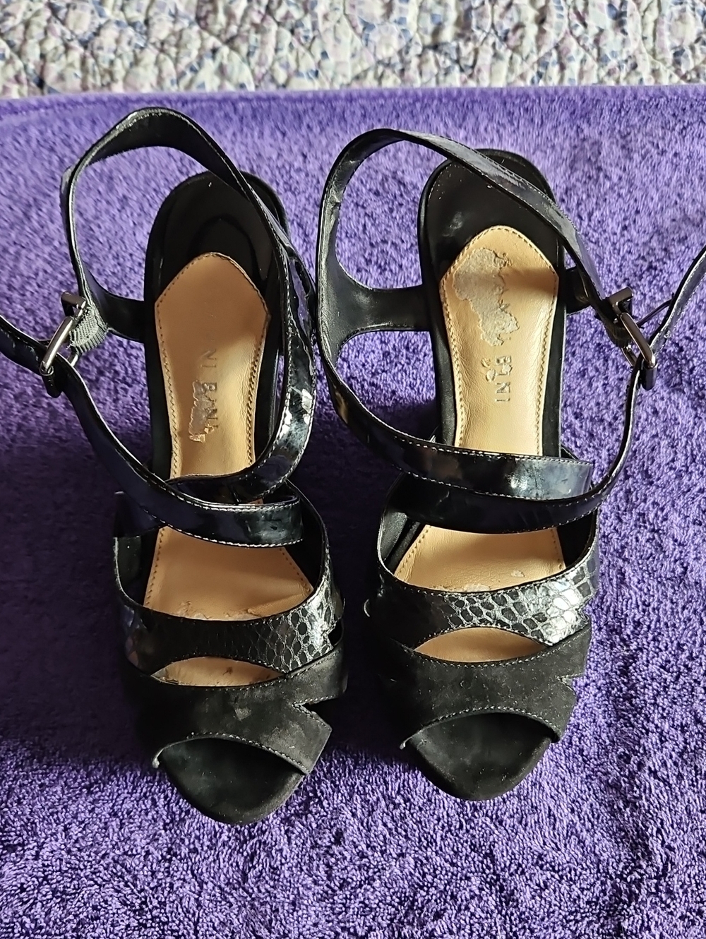 Gianni Bini Leather Slant Wedge With Suede Size 7M, Black.
